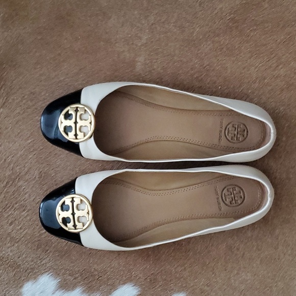 Tory Burch Spectator Flats - Picture 3 of 5